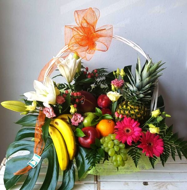 Cesta de Flores y Frutas